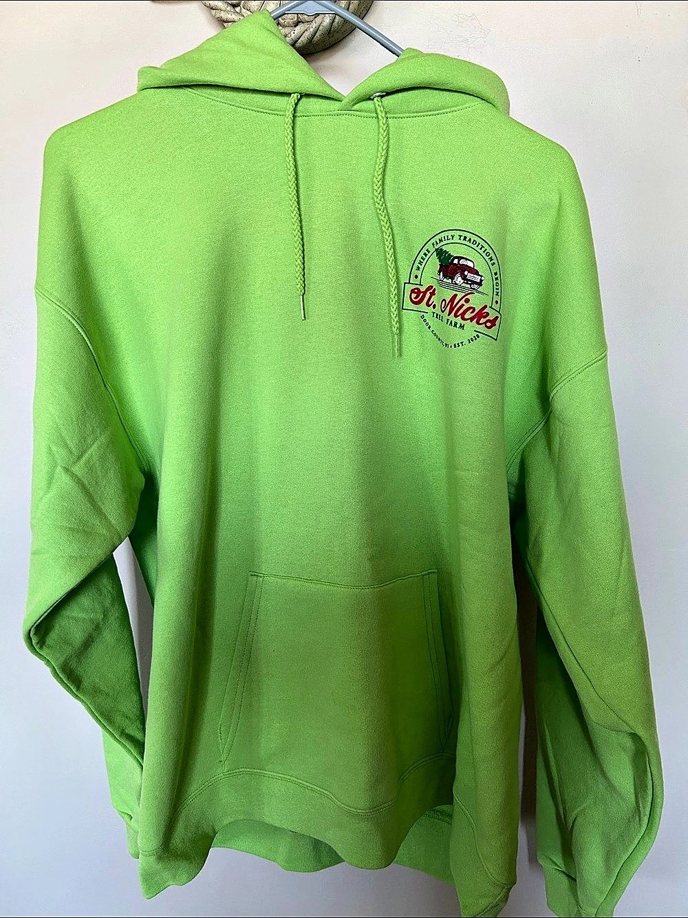 Graphic Pullover Hoodie in Green NEW!  Size large